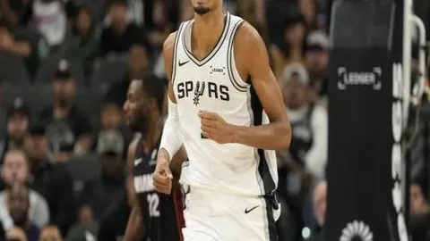 阿克利乌什倒钩绝杀入列周最佳进球前十