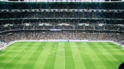 独家披露：莱斯特城官方宣布，传奇队长拉塞尔斯加盟，携手征战赛季末巅峰对决！